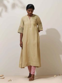 trueBrowns - Women Yellow Solid Kurta with Pant (Set of 2)