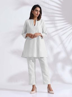 trueBrowns - Women White Solid Kurta with Pant (Set of 2)