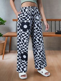 Bewakoof - Women's White All Over Printed Oversized Pyjamas