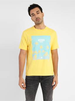 Levi's - Men Yellow Relaxed Fit T-Shirt