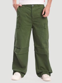 Bene Kleed - Men Olive Cotton Solid Loose Fit Cargo