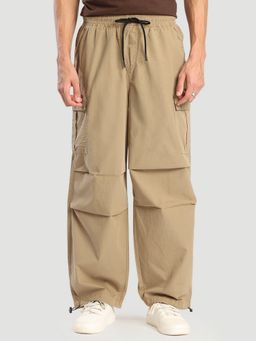 Bene Kleed - Men Beige Cotton Solid Loose Fit Cargo