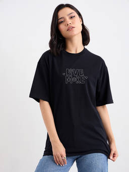 Styli - Women Black Typography Print Oversized Longline T-Shirt