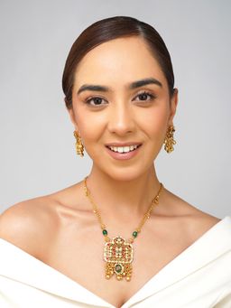 Beryachi - Driti Gold Pendent Necklace with Earrings
