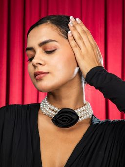 Niscka - Black Rose Elegance Triple Pearl Necklace