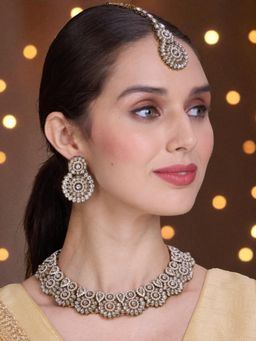 OOMPH - Jadau Theme Kundan Stones Gold Tone Choker Necklace with Earrings & Maangtikka