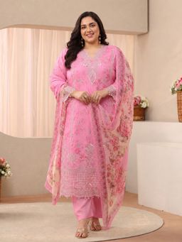 Extra love by Libas - Plus Size Pink Floral Schiffli Kurta With Lining & Solid Pant With Dupatta