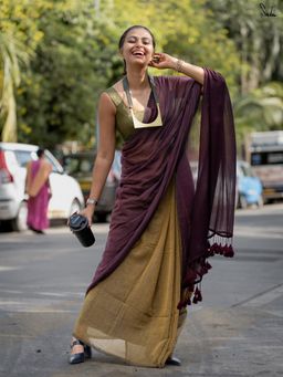 Suta - Wine & Green Mul Cotton Saree With Contrasting Wine Tassels