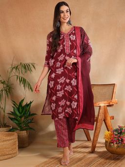 Vaamsi - Women Maroon Rayon Blend Floral Printed Straight Kurta Pant & Dupatta (Set of 3)