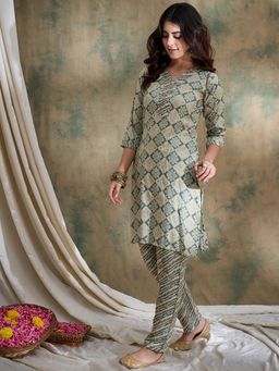 Miss Ethnik - Green V-Neck Three Fourth Sleeves Kurta and Pant (Set of 2)