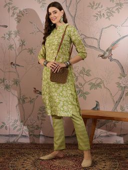 Miss Ethnik - Green Mandarin Neck Three Fourth Sleeves Kurta and Pant (Set of 2)