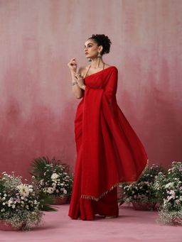 Swtantra - Alta Red Crushed Metallic Saree with Crushed Gold Unstitched Blouse