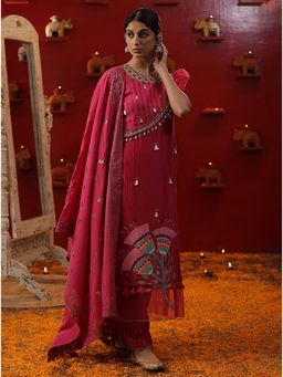 Arpita Sulakshana - Pink Bell Hand painted Kurta And Pant With Dupatta