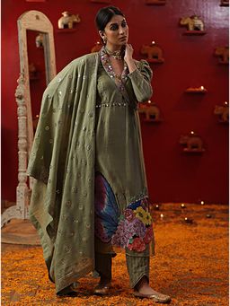 Arpita Sulakshana - Pista Green Hand painted Kurta With Trousers And Dupatta