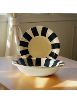 Lupaava - Ceramic Pasta Plate - Black