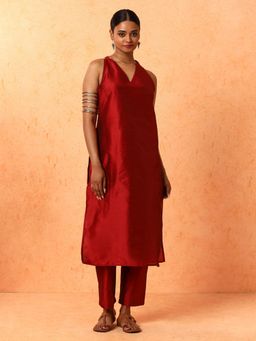 Jaipur Kurti - Maroon Solid Lace Work Straight Chanderi Silk Kurta with Pant (Set of 2)