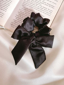 Mueras - Black Long Tail Satin Scrunchie