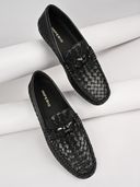 Black color option, Currently selected