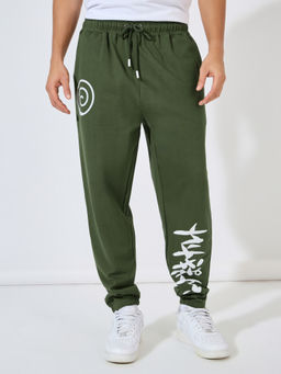 Styli - Men Green Naruto Shippuden Graphic Character Oversize Joggers