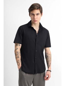 Snitch - Men Black Solid Half Sleeves Slim Shirt