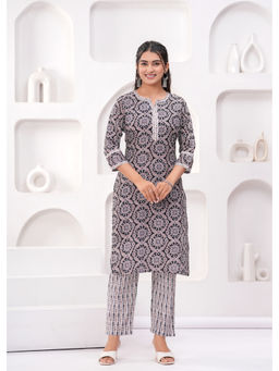 Kipek - Women Black Foral Printed Straight Kurta with Pant (Set of 2)