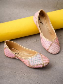 BOYZ N GALZ - Girls Pink Embellished Juttis