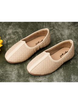 BOYZ N GALZ - Boys Cream Embellished Juttis