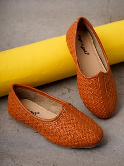 BOYZ N GALZ - Boys Tan Embellished Juttis