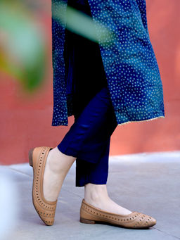 Shoetopia - Girls Comfortable Tan Ballerinas