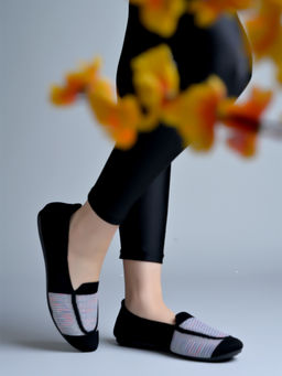 Shoetopia - Girls Comfortable Stylish Black Ballerinas