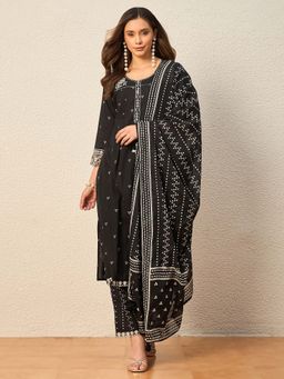 CHETI - Black Embroidered Kurta And Pant With Dupatta