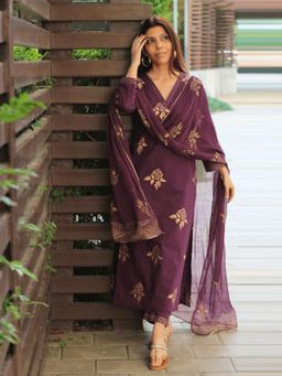 Gahan - Womens Purple Rayon Blend Printed Straight Kurta with Pant & Dupatta