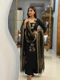Gahan - Womens Black Rayon Blend Printed Straight Kurta with Palazzo & Dupatta