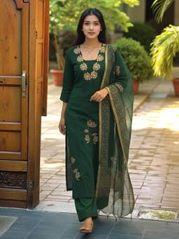 Gahan - Womens Green Rayon Blend Printed Straight Kurta with Pant & Dupatta