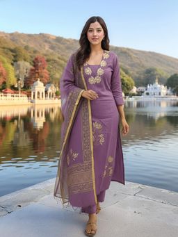 Gahan - Womens Purple Rayon Blend Printed Straight Kurta with Pant & Dupatta