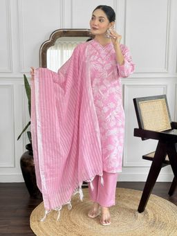 Gahan - Womens Pink Rayon Blend Printed Straight Kurta with Pant & Dupatta