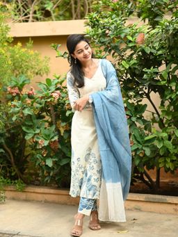 Gahan - Womens Cream Rayon Blend Printed Straight Kurta with Pant & Dupatta