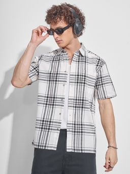 HIGHLANDER - Men's Off White Collar Neck Half Sleeves Oversized Checks Shirt