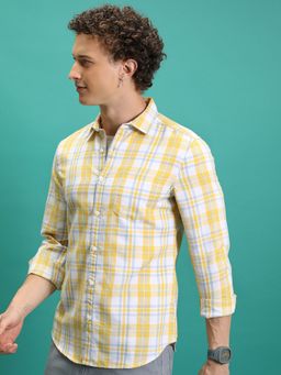 HIGHLANDER - Men's Yellow Collar Neck Full Sleeves Slim Checks Shirt