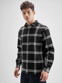 HIGHLANDER - Men's Black Collar Neck Full Sleeves Relaxed Checks Shirt
