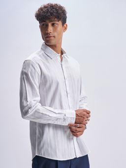 HIGHLANDER - Men's White Collar Neck Full Sleeves Slim Stripes Shirt