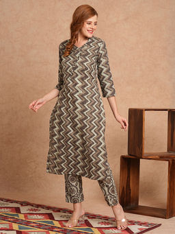 FASHOR - Women Thread Work Printed Multi-Color Straight Kurta with Pant (Set of 2)
