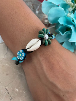 Digital Dress Room - Sea Shell & Flower Beads Rakhi