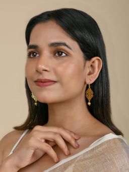 Teejh - Daaivi Filigree Gold and Pearl Earring