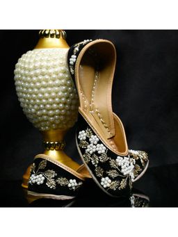 YASSIO - Women Rhea Juttis - Timeless Elegance and Comfort Black