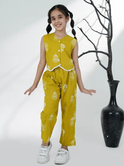 AJ Dezines - Green Cotton Sleeveless Printed Girls Co-Ord (Set of 2)