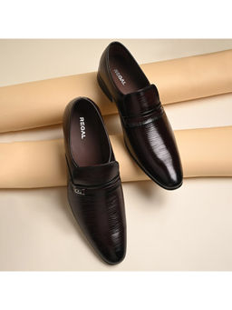 REGAL - Maroon Men Textured Patent Slip On Formal Loafers