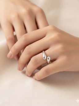 Niska - Noir Bliss Anti Tarnish Bold Ring