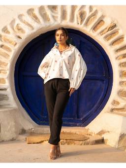 Rasra Mai - White Aakrritii Hand-Embroidered Shirt
