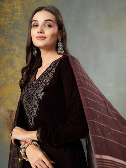 Nayam by lakshita - Zari Embroidered Velvet Straight Kurta with Trouser and Dupatta (Set of 3)